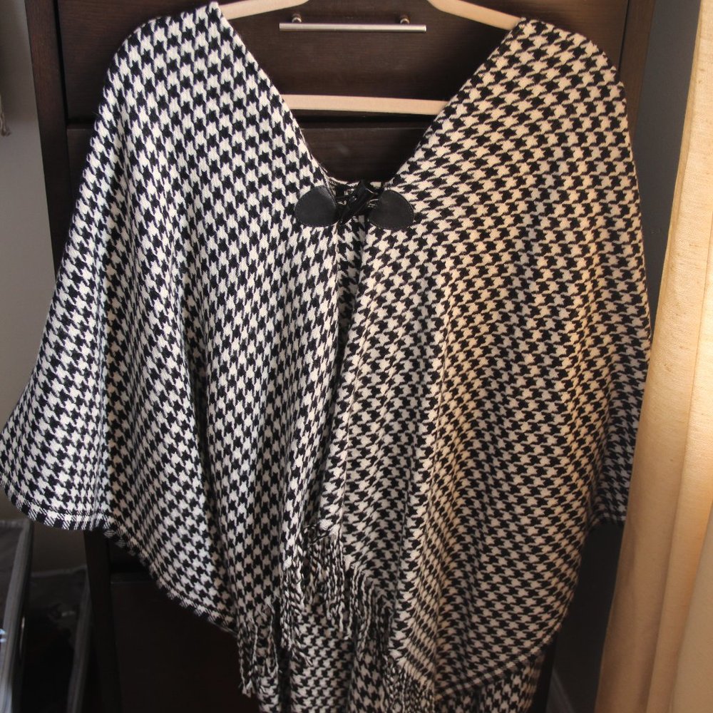 Steve Madden Houndstooth Poncho